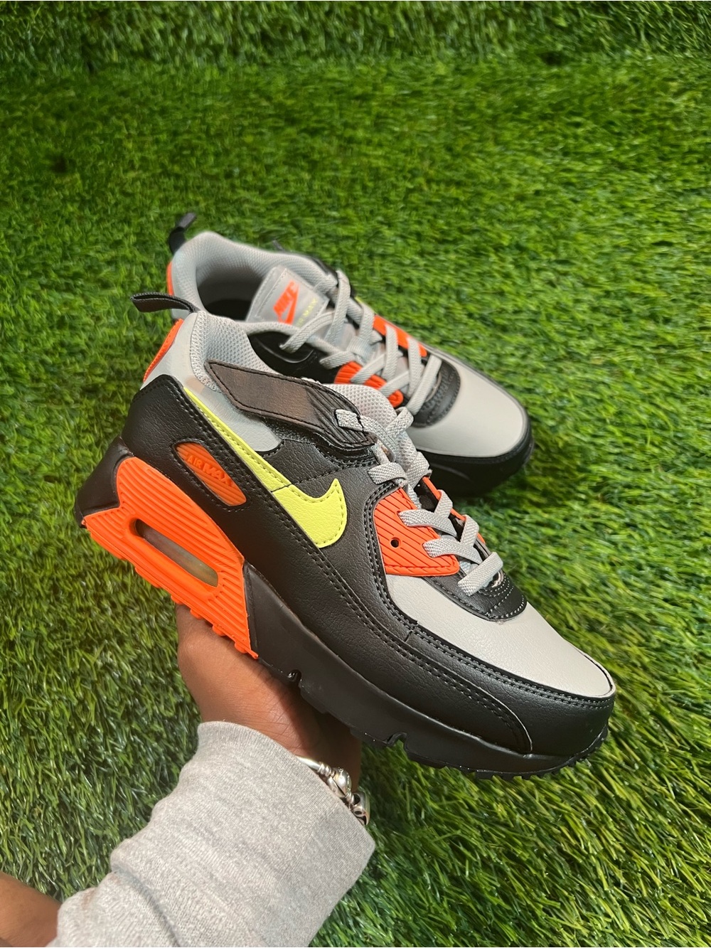 Nike Air Max 90 Easy On Black Light Smoke sneakers size 2Y